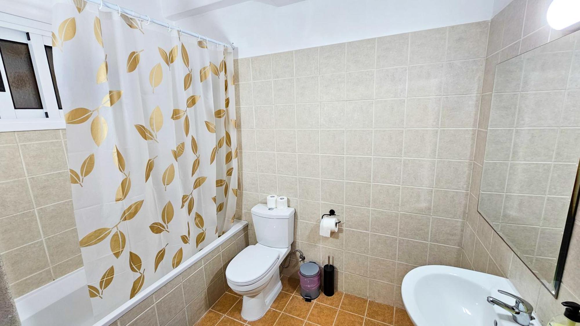 Sky Line City Apartment, 150M From Chabad Lubavitch ラルナカ エクステリア 写真