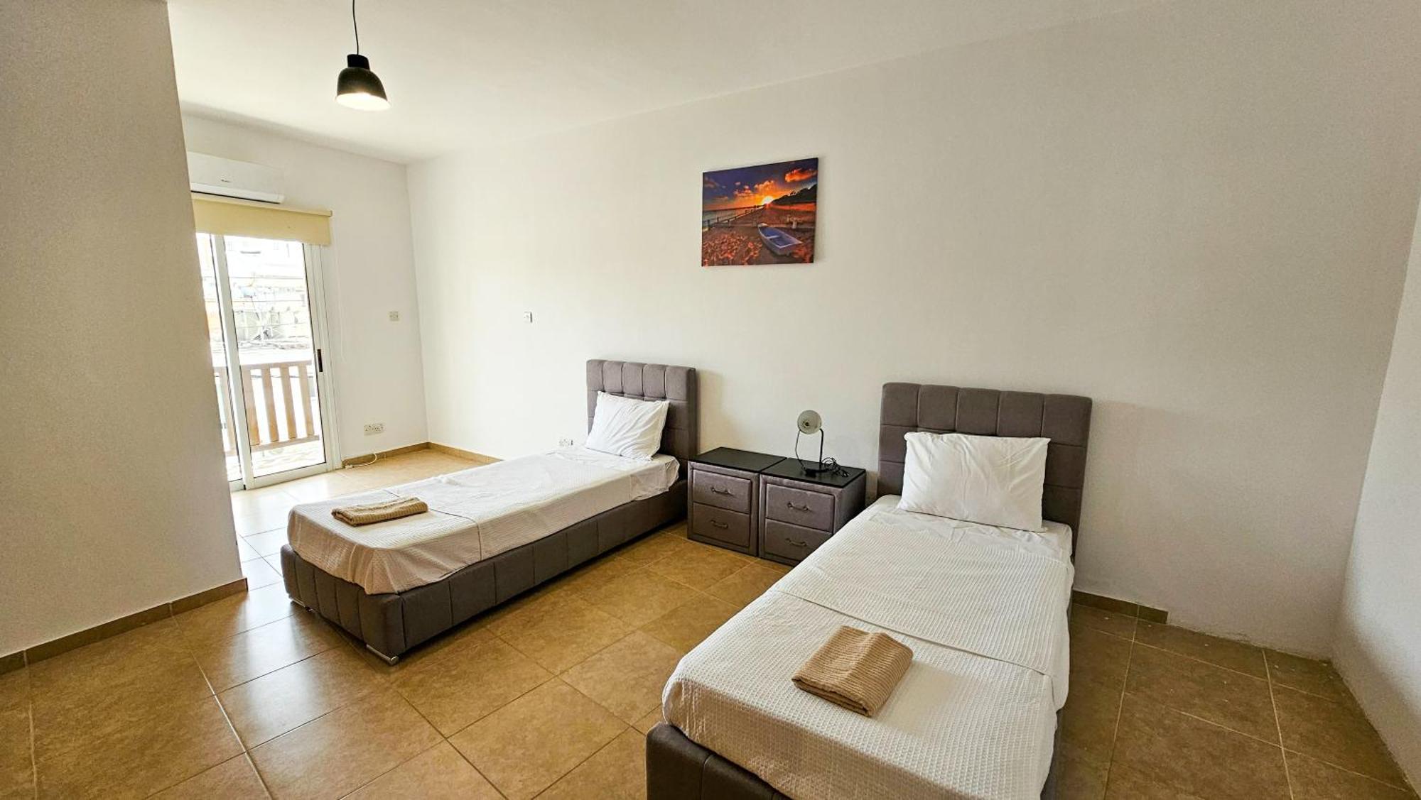 Sky Line City Apartment, 150M From Chabad Lubavitch ラルナカ エクステリア 写真